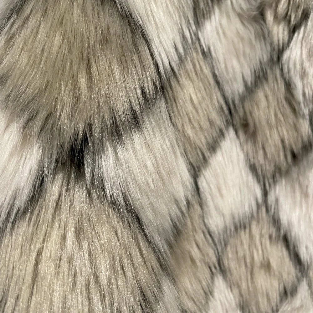 Forever XXI faux fur crop jacket - size large. - Picture 2 of 5